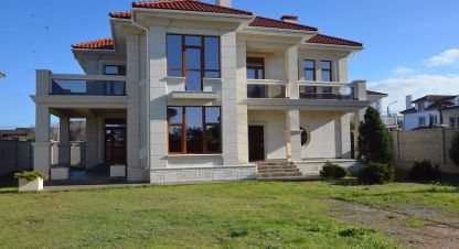 Купить дом 4-х комнатную, 275 кв. м. Фотография №1 Продам дом 4-х комнатный с общей площадью 275м2, на улице Набережная андрея первозванного, Гагаринский район, г. Севастополь, Крым авт. респ., Россия, агентство Центр продаж НОВОСТРОЙКИ. Фотография №1