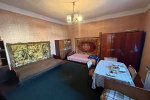 Продам дом 2-х комнатный с общей площадью 33.13м2, на улице Бирюкова ул, г. Ялта , Крым авт. респ., Россия, агентство Оператор недвижимости Статус82