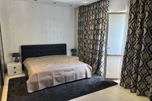 Продам квартиру 3-х комнатную с общей площадью 94м2, 3/4 эт., на улице Батурина ул, г. Ливадия пгт, Крым авт. респ., Россия, агентство Оператор недвижимости Статус82