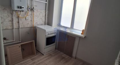 Купить квартиру 2-х комнатную, 42.8 кв. м. Фотография №1 Продам квартиру 2-х комнатную с общей площадью 42.8м2, 3/5 эт., на улице Энтузиастов, г. Чебоксары, Чувашия респ., Россия, агентство Агентство недвижимости Ориентир. Фотография №1