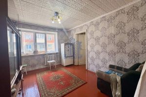 Продам квартиру 3-х комнатную с общей площадью 39.8м2, 3/4 эт., на улице Калинина, г. Чебоксары, Чувашия респ., Россия, агентство Агентство недвижимости Ориентир