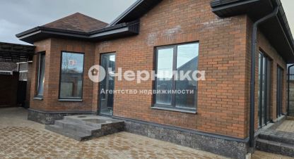 Купить дом 3-х комнатную, 120 кв. м. Фотография №1 Продам дом 3-х комнатный с общей площадью 120м2, на улице Средняя аллея, г. Ессентуки, Ставропольский край, Россия, агентство АН Черника. Фотография №1