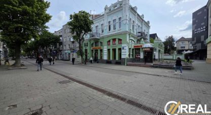Купить торговое помещение, 460 кв. м. Фотография №1 Продам торговое помещение с общей площадью 460м2, на улице Лесі українки, г. Луцк, Волынская обл., Украина, агентство Aspo.biz. Фотография №1