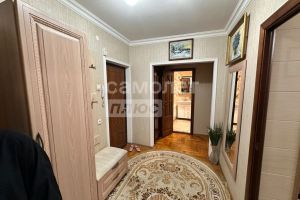 Продам квартиру 2-х комнатную с общей площадью 54.5м2, 5/9 эт., на улице Московская ул, г. Нальчик, Кабардино-Балкария респ., Россия, агентство Самолет Плюс Нальчик