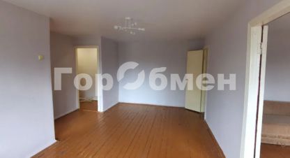 Продам квартиру 2-х комнатную с общей площадью 44м2, 3/3 эт., на улице Школьный, г. Советск, Тульская обл., Россия, агентство ГорОбмен. Фотография №1