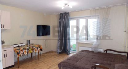 Купить квартиру 1 комнатную, 40.6 кв. м. Фотография №1 Продам квартиру 1 комнатную с общей площадью 40.6м2, 1/10 эт., на улице Краснопольский пр-кт, Курчатовский район район, г. Челябинск, Челябинская обл., Россия, агентство 74 метра. Фотография №1