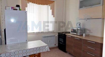 Сдам квартиру 2-х комнатную с общей площадью 56.3м2, 9/10 эт., на улице 250-летия челябинска ул, Центральный район район, г. Челябинск, Челябинская обл., Россия, агентство 74 метра. Фотография №1
