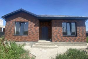 Продам дом 3-х комнатный с общей площадью 110м2, на улице Красная ул, г. Южный, Краснодарский край, Россия, агентство Аурус-Риэлт