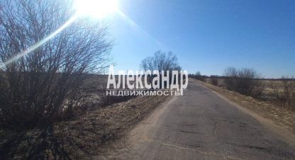 Купить земельный участок. Фотография №1 Продам земельный участок, г. Пуговкино, Новгородская обл., Россия, агентство Александр-Недвижимость. Фотография №1