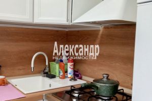 Продам квартиру 2-х комнатную с общей площадью 43.7м2, 1/3 эт., на улице Приозерское шоссе, Приозерский район, г. Ской посёлок кузнечное, Ленинградская обл., Россия, агентство Александр-Недвижимость
