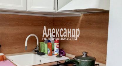 Купить квартиру 2-х комнатную, 43.7 кв. м. Фотография №1 Продам квартиру 2-х комнатную с общей площадью 43.7м2, 1/3 эт., на улице Приозерское шоссе, Приозерский район, г. Ской посёлок кузнечное, Ленинградская обл., Россия, агентство Александр-Недвижимость. Фотография №1