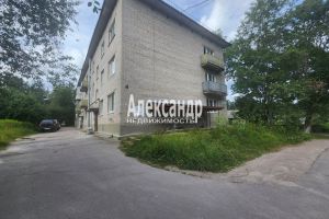 Продам квартиру 2-х комнатную с общей площадью 44.2м2, 1/3 эт., на улице Приозерское шоссе, Приозерский район, г. Ской посёлок кузнечное, Ленинградская обл., Россия, агентство Александр-Недвижимость
