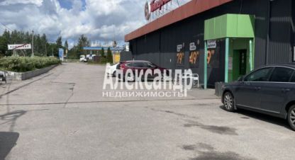 Продам торговое помещение с общей площадью 1258.5м2, на улице Строителей, Гатчинский район, г. Коммунар, Ленинградская обл., Россия, агентство Александр-Недвижимость. Фотография №1