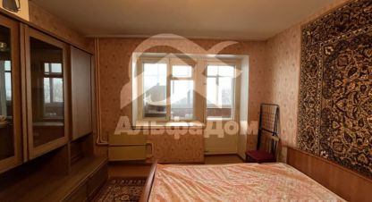 Снять квартиру 4-х комнатную, 75 кв. м. Фотография №1 Сдам квартиру 4-х комнатную с общей площадью 75м2, 6/9 эт., на улице Новороссийская, Ленинский район район, г. Челябинск, Челябинская обл., Россия, агентство Центр недвижимости и Ипотеки АльфаДом. Фотография №1