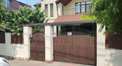 Купить дом 5-ти комнатную, 300 кв. м. Фотография №1 Продам дом 5-ти комнатный с общей площадью 300м2, на улице Ульяновская, г. Геленджик, Краснодарский край, Россия, агентство Мореон Инвест. Фотография №1