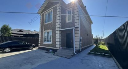 Купить дом 4-х комнатную, 118 кв. м. Фотография №1 Продам дом 4-х комнатный с общей площадью 118м2, на улице Восточный пр-д, г. Южный, Краснодарский край, Россия, агентство Мореон Инвест. Фотография №1