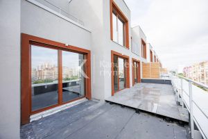 Продам квартиру 4-х комнатную с общей площадью 140.8м2, 8/9 эт., на улице Муравленко, г. Тюмень, Тюменская обл., Россия, агентство Капитель групп