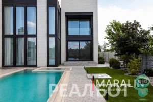 Продам дом 6-ти комнатный с общей площадью 681м2, г. Рыбацкий, Ростовская обл., Россия, агентство Реал недвижимость