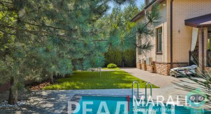 Купить дом 5-ти комнатную, 500 кв. м. Фотография №1 Продам дом 5-ти комнатный с общей площадью 500м2, на улице Каштановая, г. Ленинаван приозерье, Ростовская обл., Россия, агентство Реал недвижимость. Фотография №1
