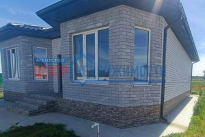 Продам дом 3-х комнатный с общей площадью 97м2, на улице Розы люксембург, г. Темрюк, Краснодарский край, Россия, агентство Центр-Недвижимости
