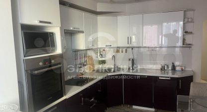 Купить квартиру 3-х комнатную, 74 кв. м. Фотография №1 Продам квартиру 3-х комнатную с общей площадью 74м2, 5/12 эт., на улице Ленина ул к 2, г. Ставрополь, Ставропольский край, Россия, агентство Агентство Недвижимости Эволюция. Фотография №1
