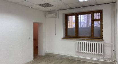 Снять офисное помещение, 31.5 кв. м. Фотография №1 Сдам офисное помещение с общей площадью 31.5м2, на улице Им полоненко, Дзержинский район, г. Волгоград, Волгоградская обл., Россия, агентство Живем Дома. Фотография №1