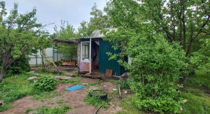 Купить коттедж/дачу 1 комнатную, 29.7 кв. м. Фотография №1 Продам коттедж/дачу 1 комнатную с общей площадью 29.7м2, на улице 4-я, г. Волжский, Волгоградская обл., Россия, агентство Живем Дома. Фотография №1