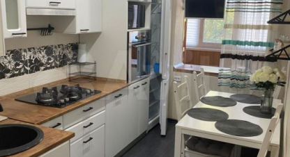Купить квартиру 2-х комнатную, 50.4 кв. м. Фотография №1 Продам квартиру 2-х комнатную с общей площадью 50.4м2, 2/3 эт., на улице Энгельса, г. Рп каменоломни, Ростовская обл., Россия, агентство АН Черника. Фотография №1