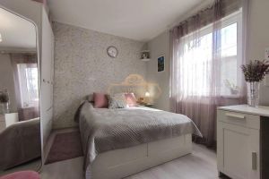 Продам квартиру 4-х комнатную с общей площадью 90м2, 1/2 эт., на улице 203, г. Агалатово, Ленинградская обл., Россия, агентство Адресат