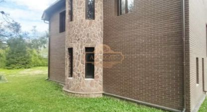 Купить дом 10-ти комнатную, 252 кв. м. Фотография №1 Продам дом 10-ти комнатный с общей площадью 252м2, на улице Сарженская, г. Агалатово, Ленинградская обл., Россия, агентство Адресат. Фотография №1