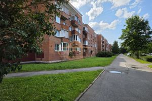 Продам квартиру 4-х комнатную с общей площадью 104.1м2, 1/4 эт., на улице Никольская ул, г. Петергоф, Санкт-Петербург, Россия, агентство Адресат Продам квартиру 4-х комнатную с общей площадью 104.1м2, 1/4 эт., на улице Никольская ул, г. Петергоф, Санкт-Петербург, Россия, агентство Адресат