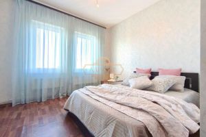 Продам квартиру 3-х комнатную с общей площадью 80м2, 7/8 эт., на улице Жилгородок, г. Агалатово, Ленинградская обл., Россия, агентство Адресат
