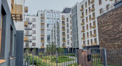 Продам квартиру 2-х комнатную с общей площадью 75.8м2, 4/9 эт., на улице Советская, Правобережный район, г. Магнитогорск, Челябинская обл., Россия, агентство РиоЛюкс. Фотография №1
