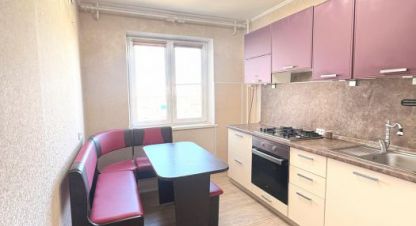 Купить квартиру 3-х комнатную, 65.5 кв. м. Фотография №1 Продам квартиру 3-х комнатную с общей площадью 65.5м2, 6/9 эт., на улице Труда, Орджоникидзевский район, г. Магнитогорск, Челябинская обл., Россия, агентство РиоЛюкс. Фотография №1