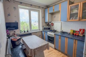 Продам квартиру 3-х комнатную с общей площадью 65м2, 8/9 эт., на улице Завенягина, Орджоникидзевский район, г. Магнитогорск, Челябинская обл., Россия, агентство РиоЛюкс
