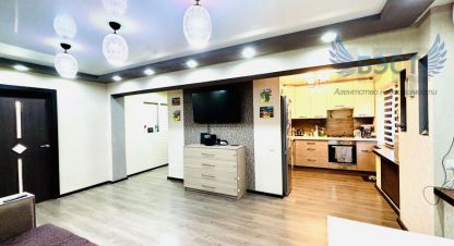 Продам квартиру 2-х комнатную с общей площадью 52м2, 1/5 эт., на улице Островского, г. Армавир, Краснодарский край, Россия, агентство Бэст. Фотография №1