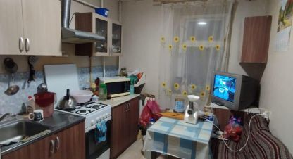 Купить квартиру 3-х комнатную, 60.4 кв. м. Фотография №1 Продам квартиру 3-х комнатную с общей площадью 60.4м2, 2/5 эт., на улице Солнечный мкр, г. Углич, Ярославская обл., Россия, агентство ИП Фёдорова. Фотография №1