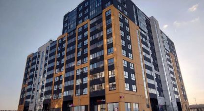 Купить квартиру 1 комнатную, 50 кв. м. Фотография №1 Продам квартиру 1 комнатную с общей площадью 50м2, 11/12 эт., на улице Центральная, г. Новоселье, Ленинградская обл., Россия, агентство Адресат. Фотография №1