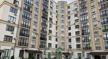 Купить квартиру 1 комнатную, 47 кв. м. Фотография №1 Продам квартиру 1 комнатную с общей площадью 47м2, 2/9 эт., на улице Победы, г. Евпатория, Крым авт. респ., Россия, агентство АН Домус. Фотография №1