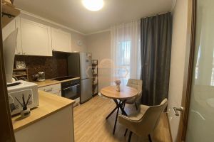 Продам квартиру 1 комнатную с общей площадью 34.6м2, 4/25 эт., на улице Парашютная, Приморский район, г. Санкт-Петербург, Санкт-Петербург, Россия, агентство Адресат