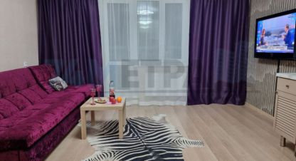 Снять квартиру 1 комнатную, 54 кв. м. Фотография №1 Сдам квартиру 1 комнатную с общей площадью 54м2, 15/18 эт., на улице Университетская набережная ул, Калининский район район, г. Челябинск, Челябинская обл., Россия, агентство 74 метра. Фотография №1