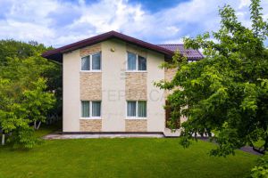Продам дом 5-ти комнатный с общей площадью 140.5м2, на улице Пионерская, г. Тайцы, Ленинградская обл., Россия, агентство ТЕРРАСА