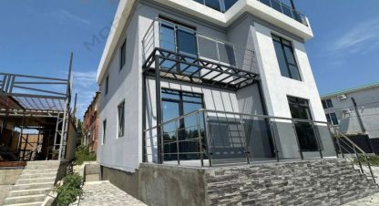 Купить дом 5-ти комнатную, 163.3 кв. м. Фотография №1 Продам дом 5-ти комнатный с общей площадью 163.3м2, на улице Западная ул, г. Геленджик, Краснодарский край, Россия, агентство Мореон Инвест. Фотография №1