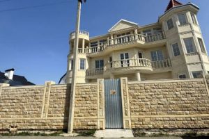 Продам дом 8-ти комнатный с общей площадью 670м2, на улице Береговая ул, Западный окр район, г. Краснодар, Краснодарский край, Россия, агентство Мореон Инвест