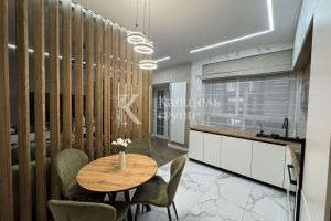 Продам квартиру 2-х комнатную с общей площадью 70м2, 1/9 эт., на улице Тимофея кармацкого, г. Тюмень, Тюменская обл., Россия, агентство Капитель групп
