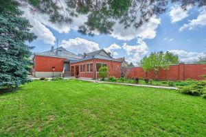 Продам дом 4-х комнатный с общей площадью 192.6м2, на улице Средняя ул, г. Краснодар, Краснодарский край, Россия, агентство Аурус-Риэлт