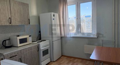 Снять квартиру 1 комнатную, 45 кв. м. Фотография №1 Сдам квартиру 1 комнатную с общей площадью 45м2, 6/10 эт., на улице Братьев Кашириных, Калининский район район, г. Челябинск, Челябинская обл., Россия, агентство 74 метра. Фотография №1