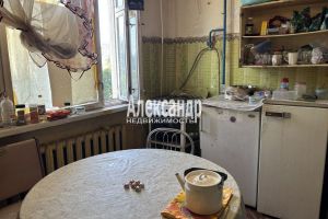 Продам квартиру 2-х комнатную с общей площадью 59м2, 4/9 эт., на улице Малоневский канал, Кировский район, г. Шлиссельбург, Ленинградская обл., Россия, агентство Александр-Недвижимость
