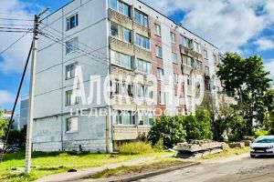 Продам квартиру 2-х комнатную с общей площадью 53м2, 1/5 эт., на улице Аристарха макарова, Выборгский район, г. Выборг, Ленинградская обл., Россия, агентство Александр-Недвижимость