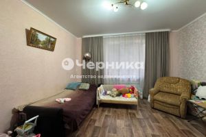 Продам квартиру 2-х комнатную с общей площадью 60м2, 1/4 эт., на улице Ворошилова, г. Каменск-Шахтинский, Ростовская обл., Россия, агентство АН Черника
